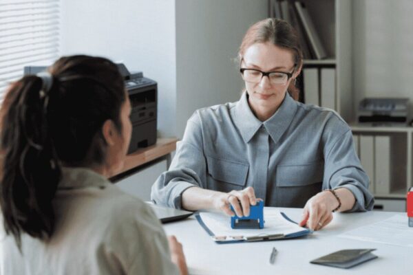 two assistance specialists are discussing the Language requirements and integration expectations